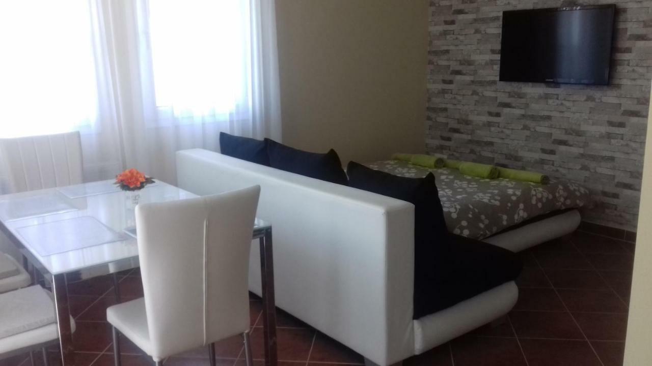Benelise Apartman เฮวิซ ภายนอก รูปภาพ